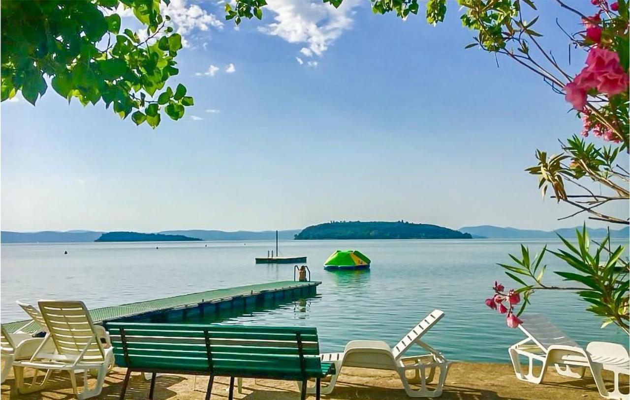 Pet Friendly Stacaravan In Tuoro Sul Trasimeno Villa Екстериор снимка