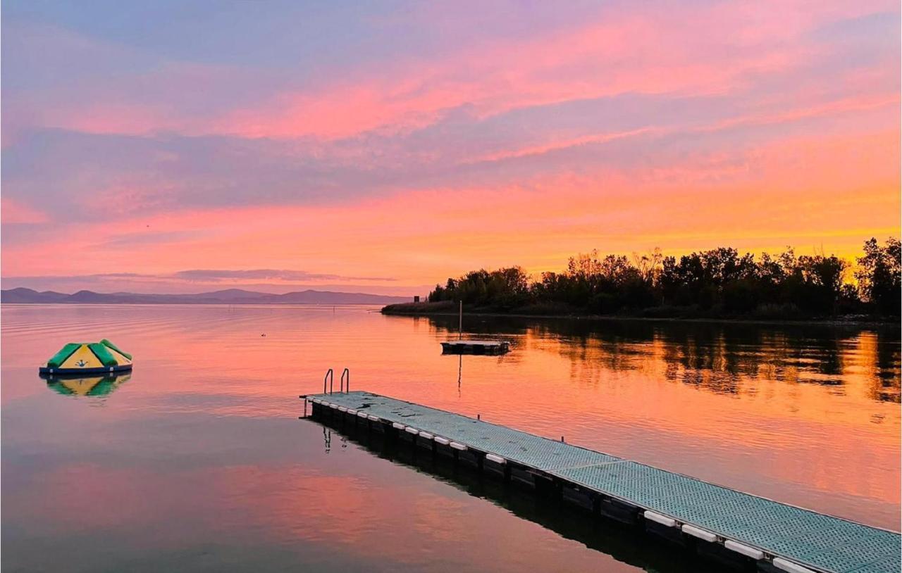 Pet Friendly Stacaravan In Tuoro Sul Trasimeno Villa Екстериор снимка